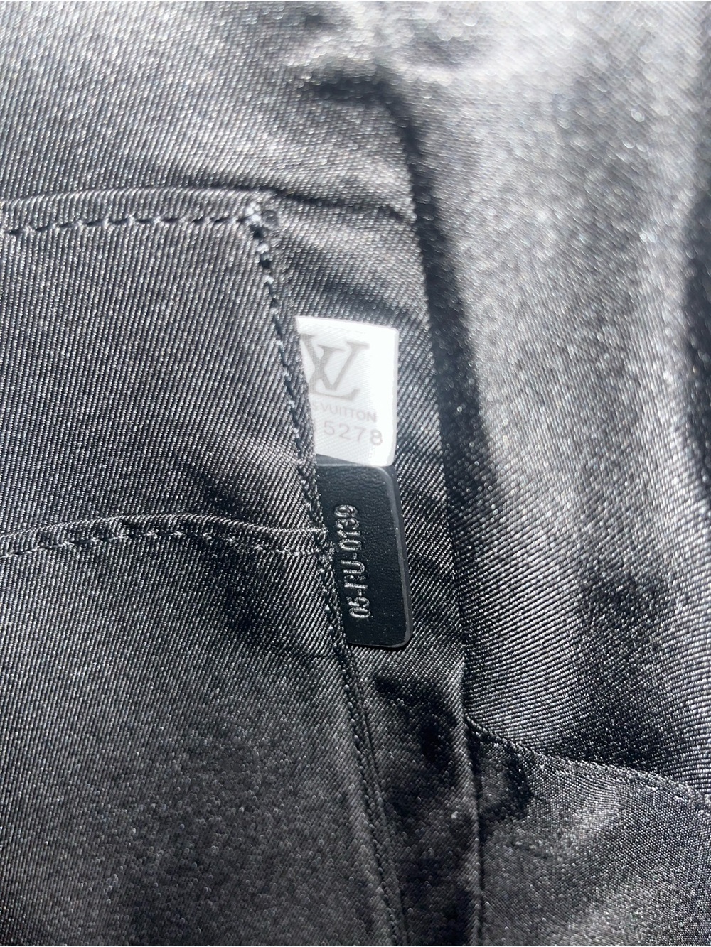 LV Backpack - Picture 6 of 7